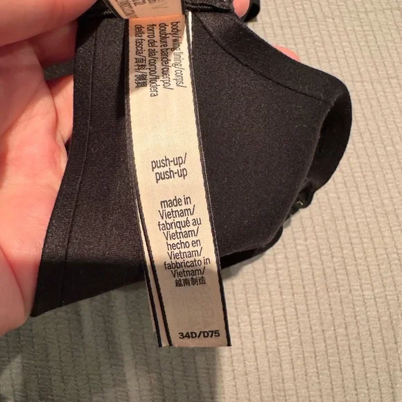 VICTORIA’S SECRET PUSH-UP BRAS - Picture 7 of 8